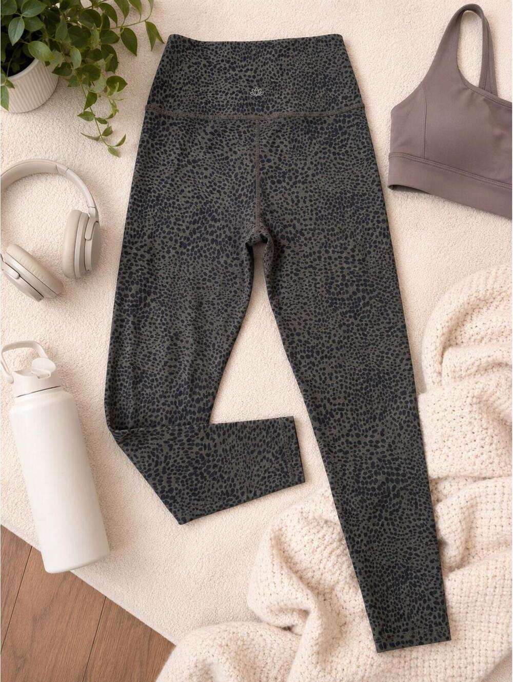 Beyond Yoga Leopard Print Leggings Women Size M High Rise Athletic Yoga Pants